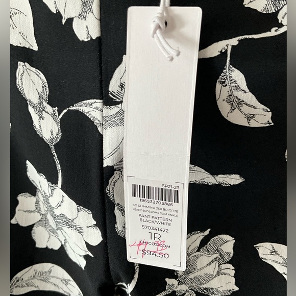 NWT Chico’s So Slimming 360 Brigitte Floral Slim Ankle Pants Size 1R (Size 8) - Picture 9 of 9